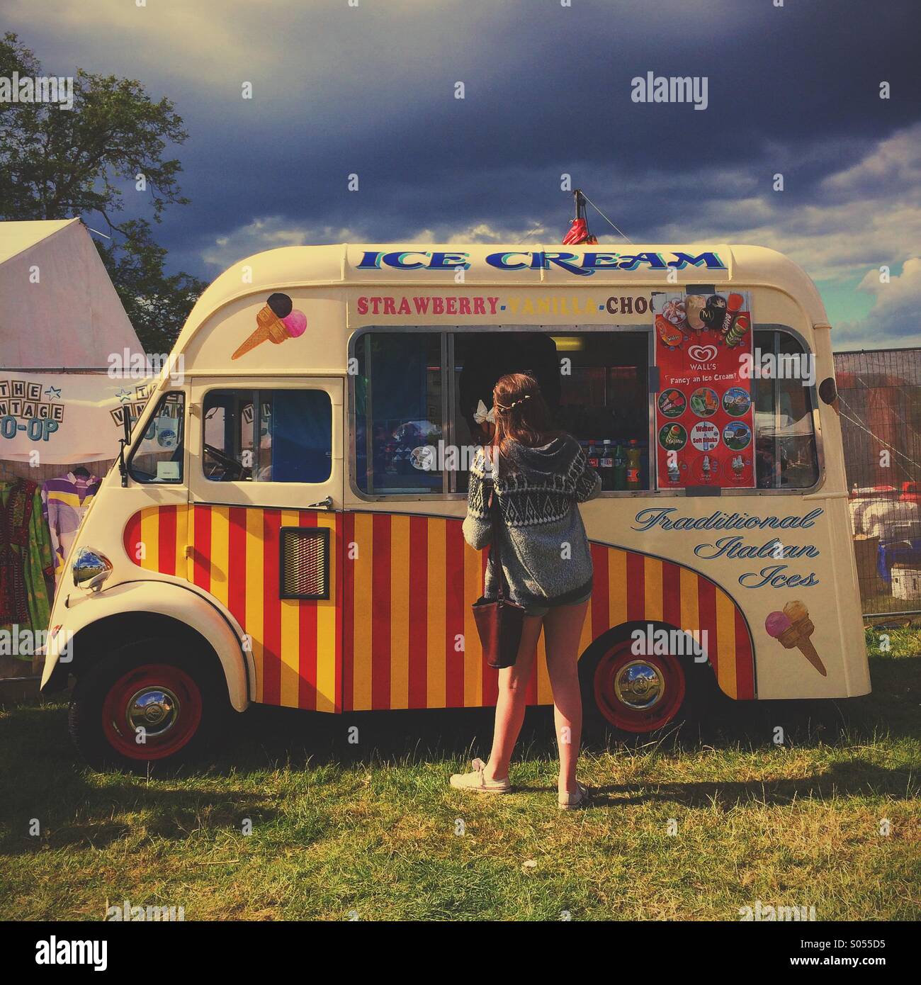 Vintage Icecream van - Smartphone-aufgenommenes Stockfoto