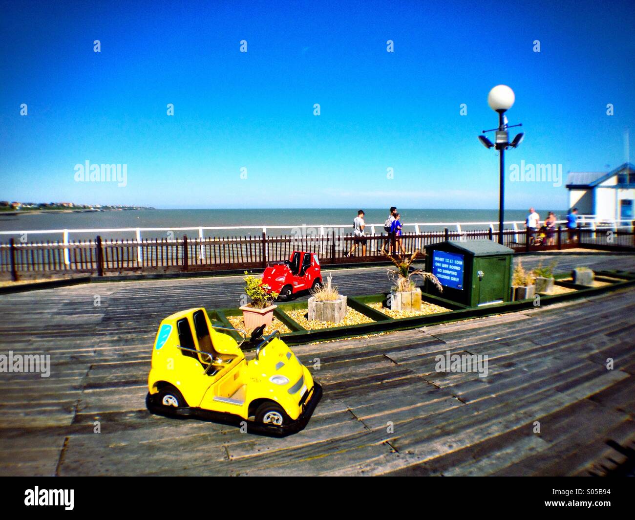 Clacton auf See Pier, Essex Küstenstadt, Kinder Fahrt, Elektro-Autos Stockfoto