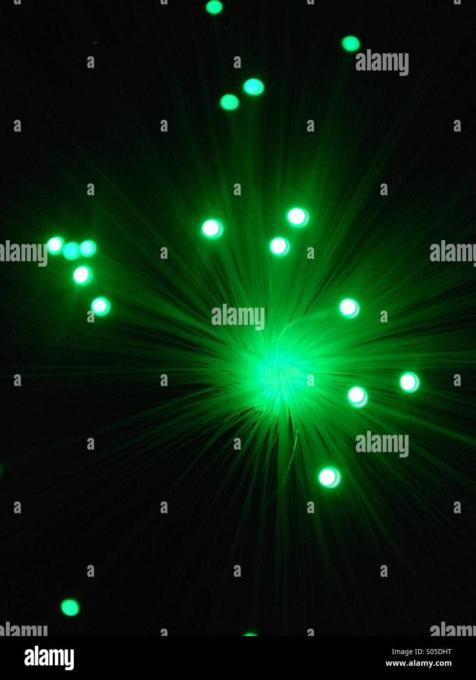 Glasfaser-Stränge emittierende buntes Licht Stockfoto