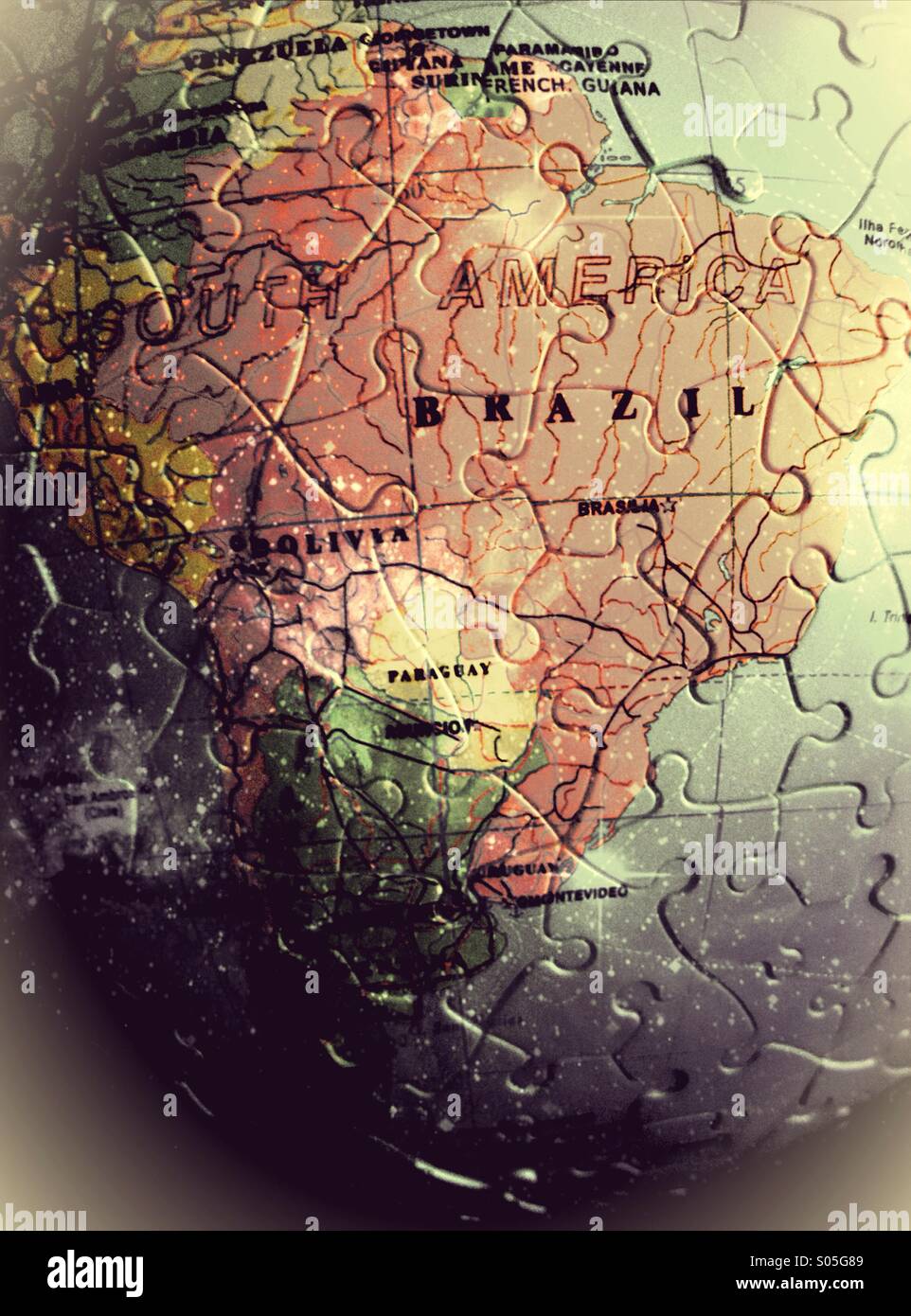 Karte von Brasilien in Puzzleteile - Smartphone-aufgenommenes Stockfoto