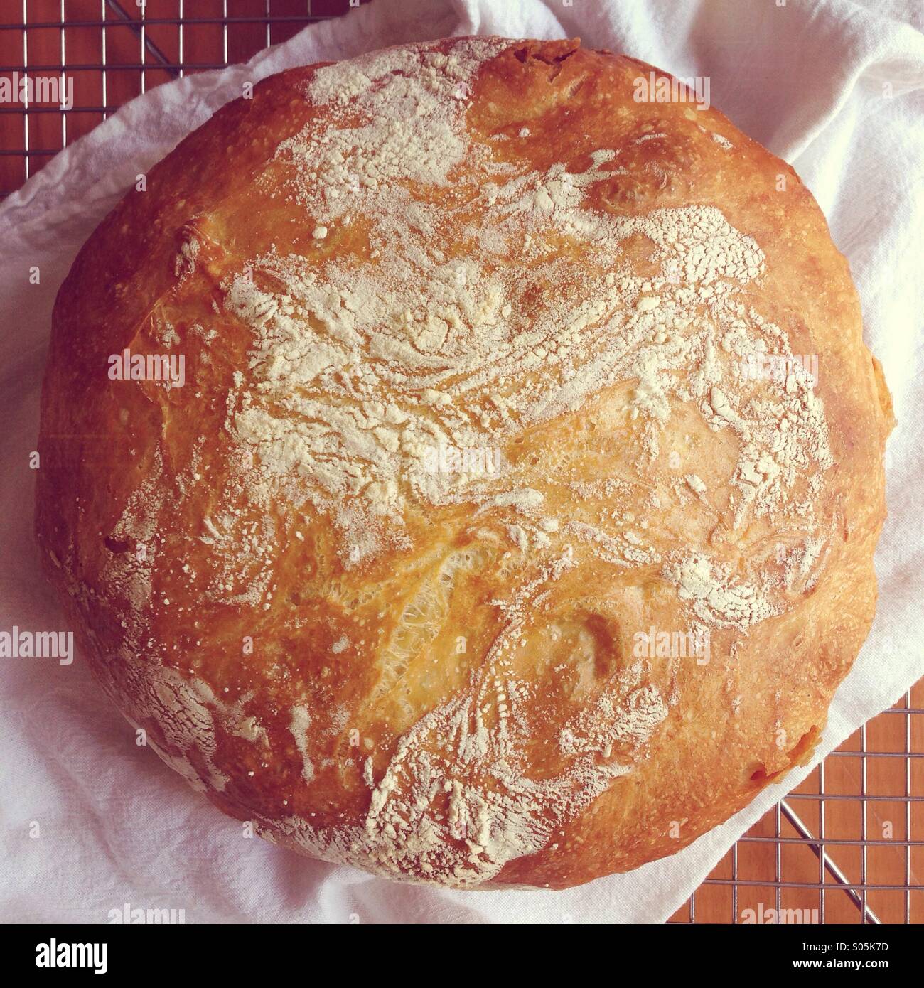 Frisch gebackenes Brot - Smartphone-aufgenommenes Stockfoto