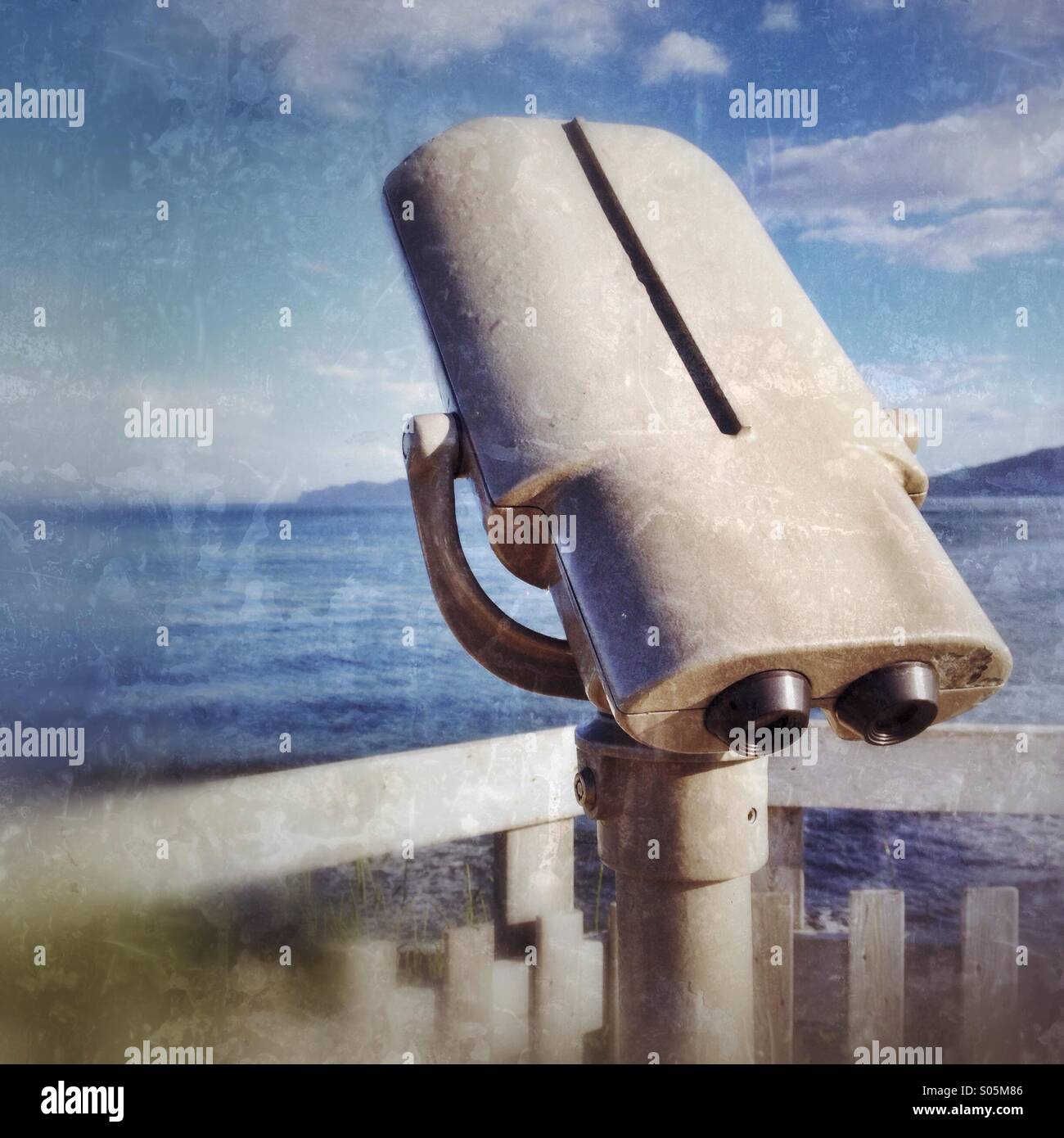 Fernglas - Smartphone-aufgenommenes Stockfoto