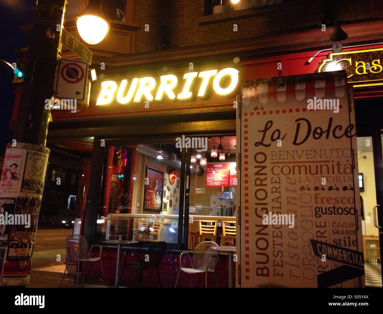 Burritos und Gelato, Teil der eklektischen Commercial Drive Nachbarschaft in Vancouver - Smartphone-aufgenommenes Stockfoto