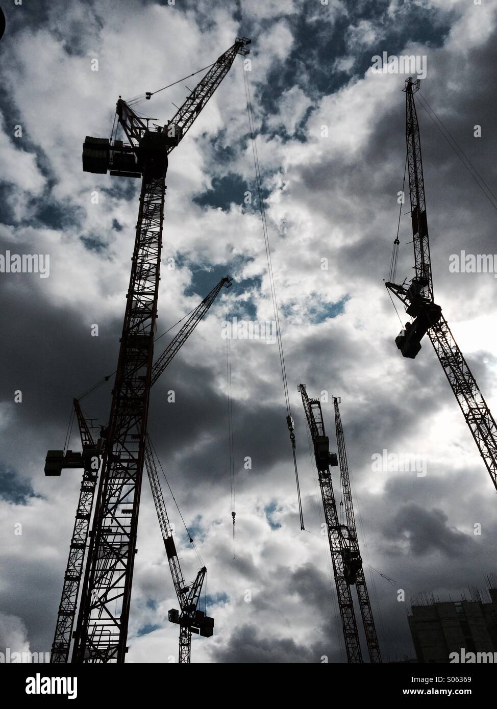 Krane über Victoria - Smartphone-aufgenommenes Stockfoto