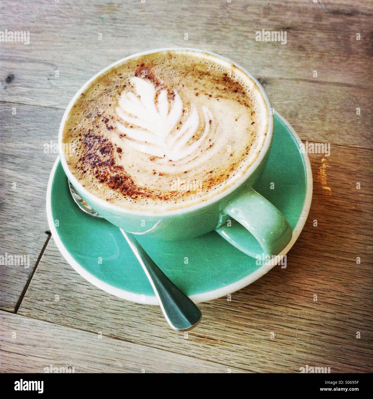 Kaffee latte -Fotos und -Bildmaterial in hoher Auflösung – Alamy