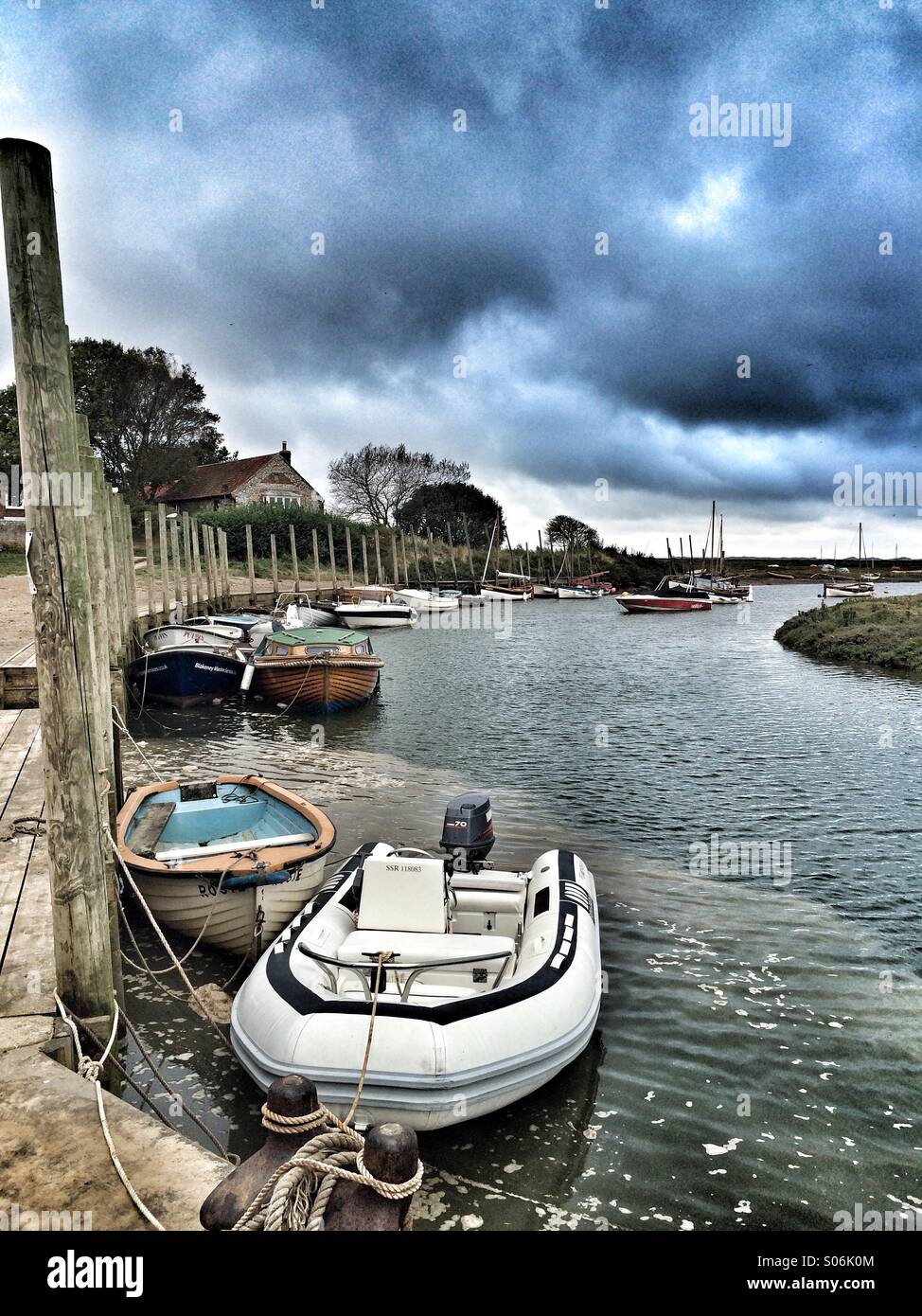 Stimmungsvolle Himmel - Smartphone-aufgenommenes Stockfoto