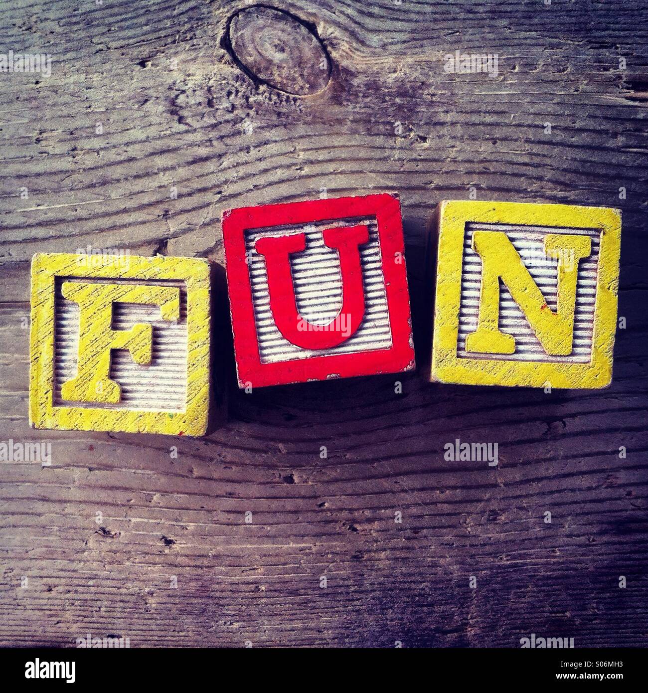 Es ist ein Foto der Holzschnitte Spielzeug wird Alphabet Buchstaben auf ...