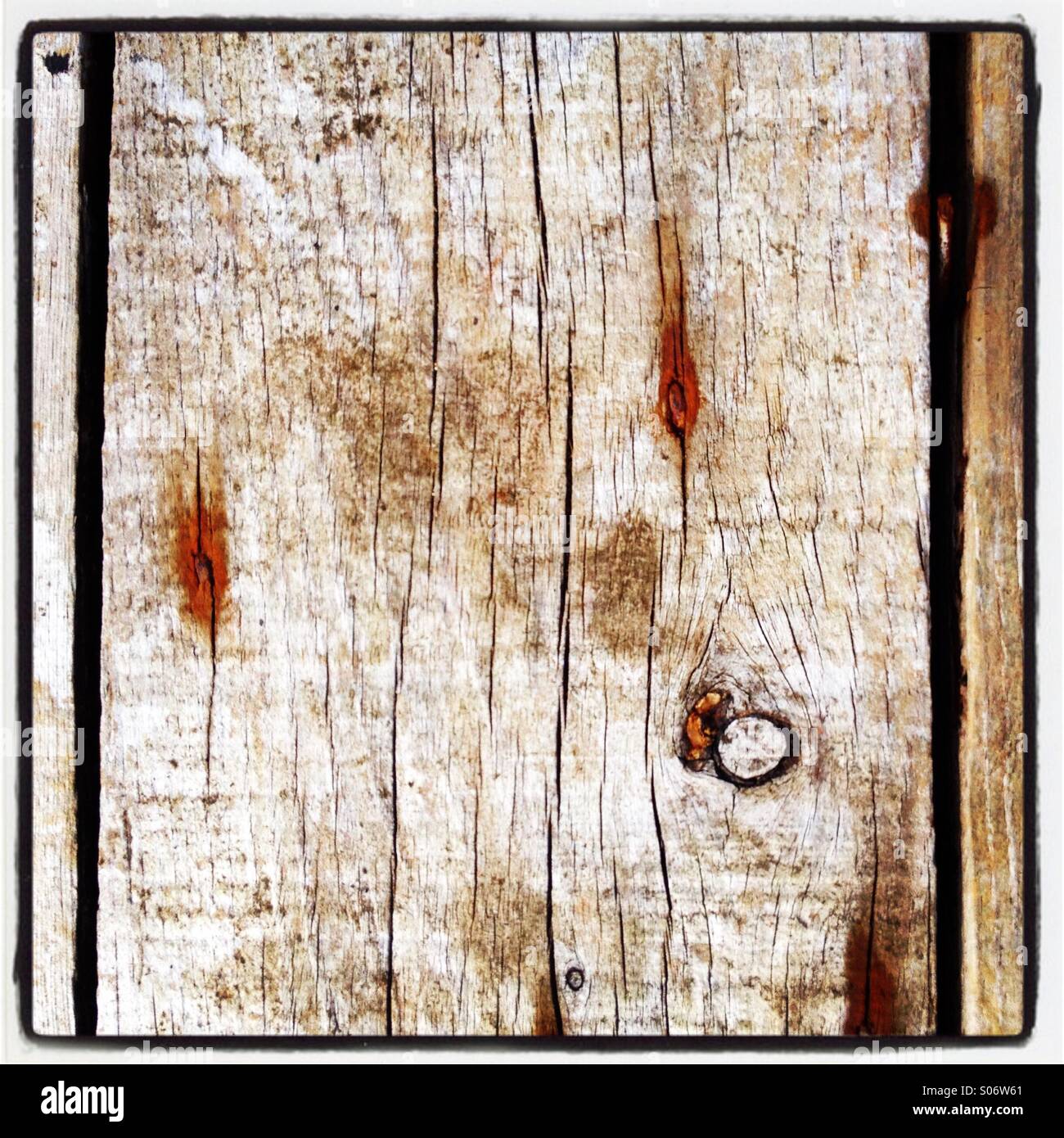 Alte Holzbretter und rostigen Nägeln Hintergrund - Smartphone-aufgenommenes Stockfoto