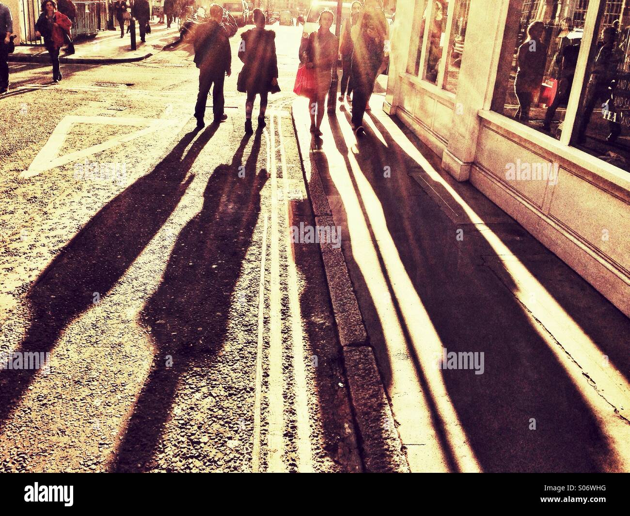 Menschen auf der Straße, Soho, London, England Stockfoto