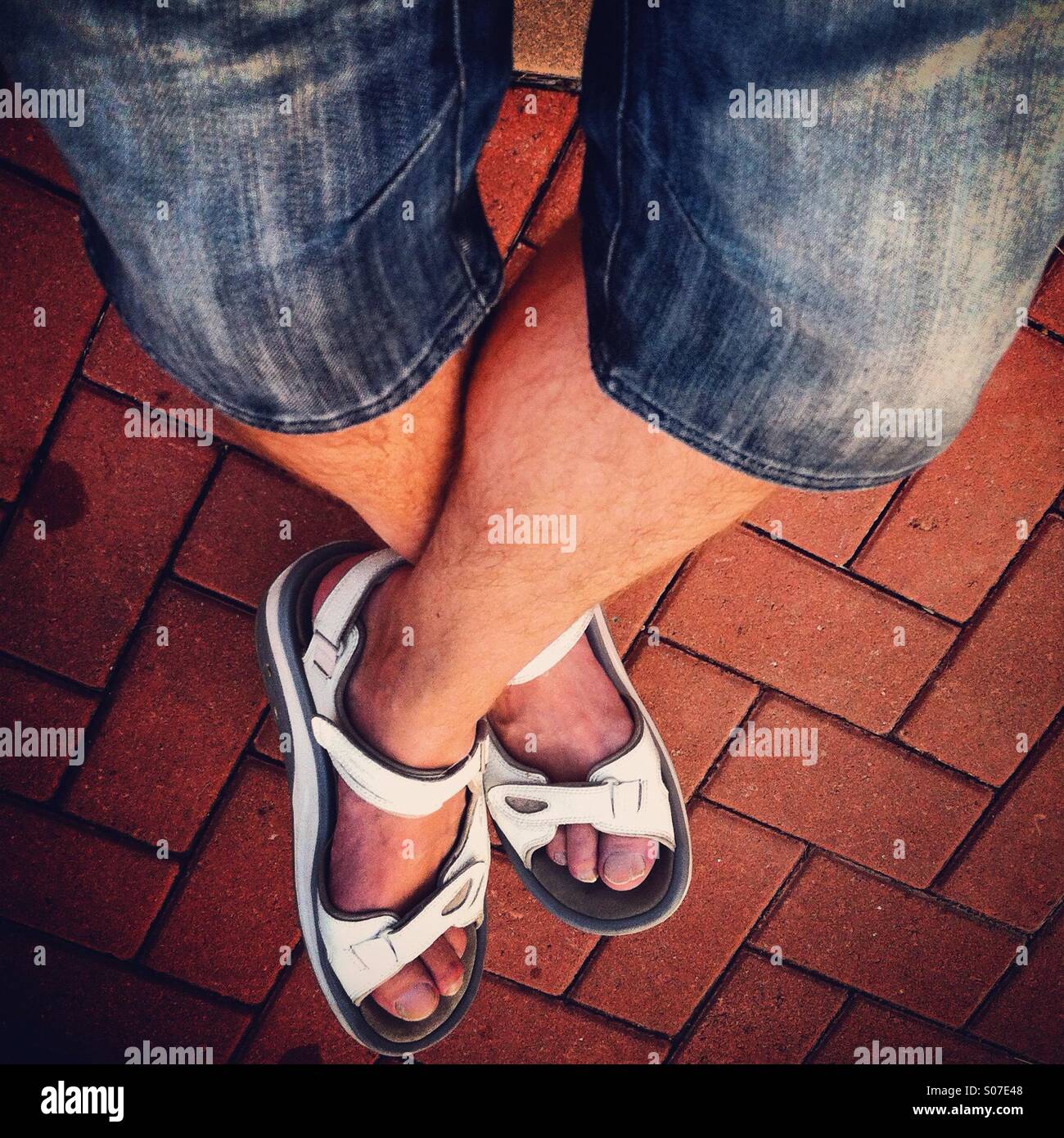 Kreuzen die Beine Draufsicht - Smartphone-aufgenommenes Stockfoto