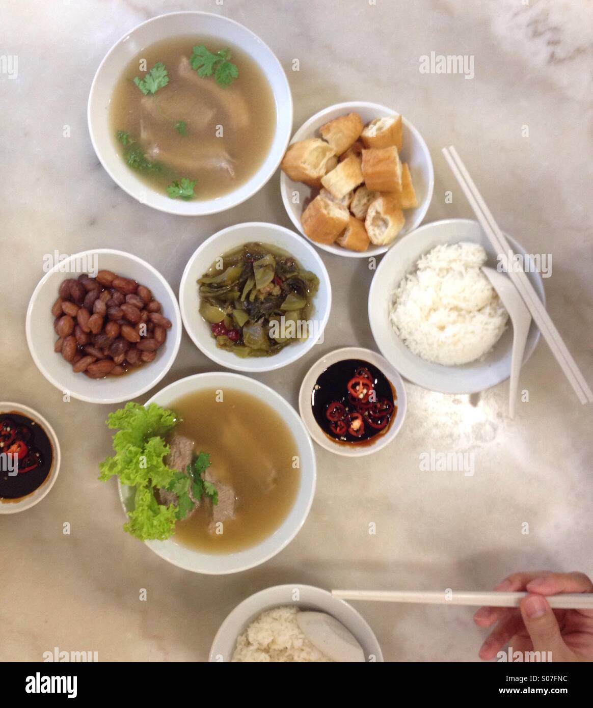 Schweinefleisch Rippe Suppe in Singapur - Smartphone-aufgenommenes Stockfoto