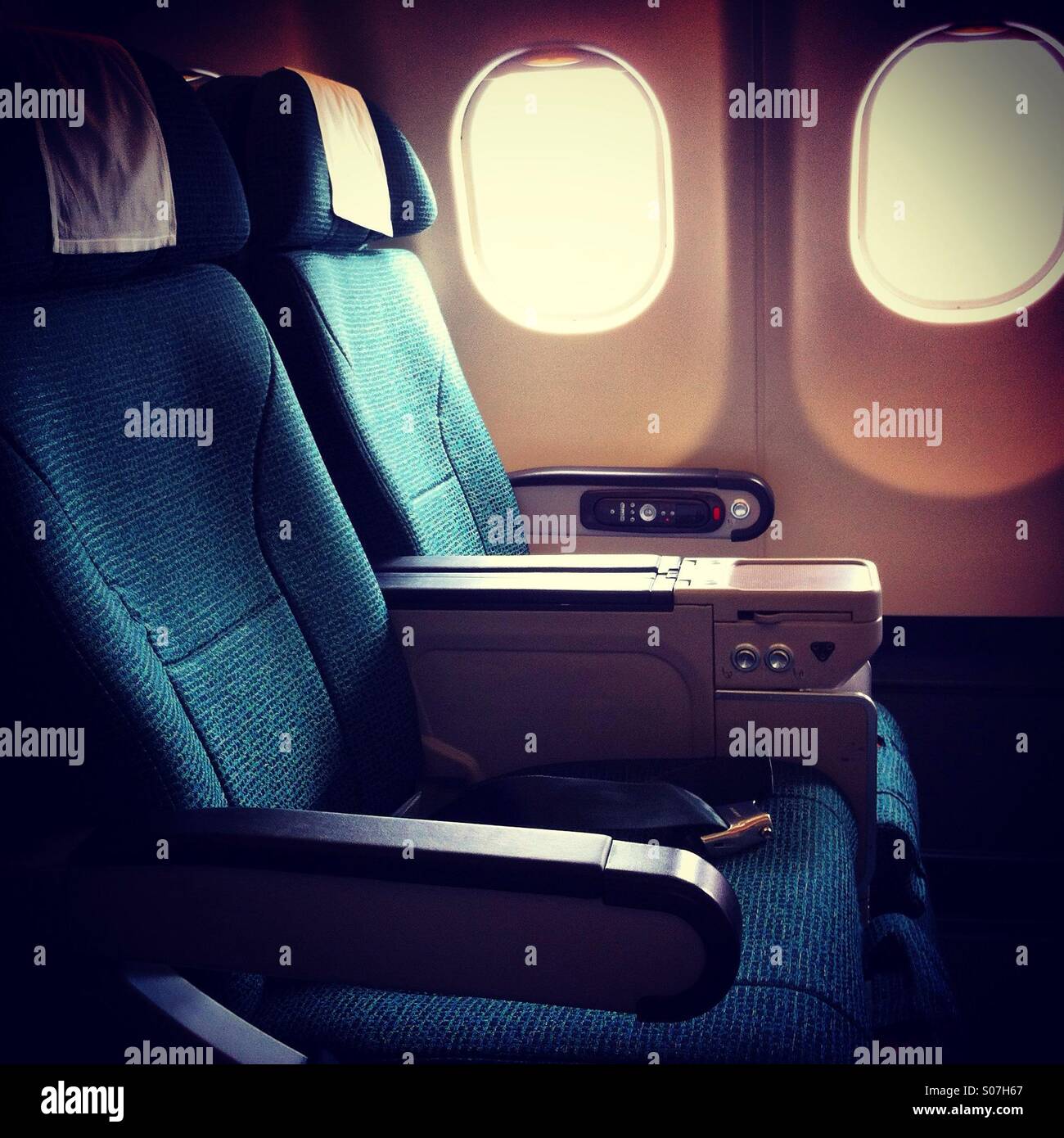Leere Sitze im Flugzeug - Smartphone-aufgenommenes Stockfoto