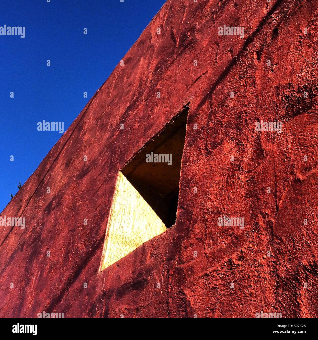 Fenster mit Schatten Stockfoto