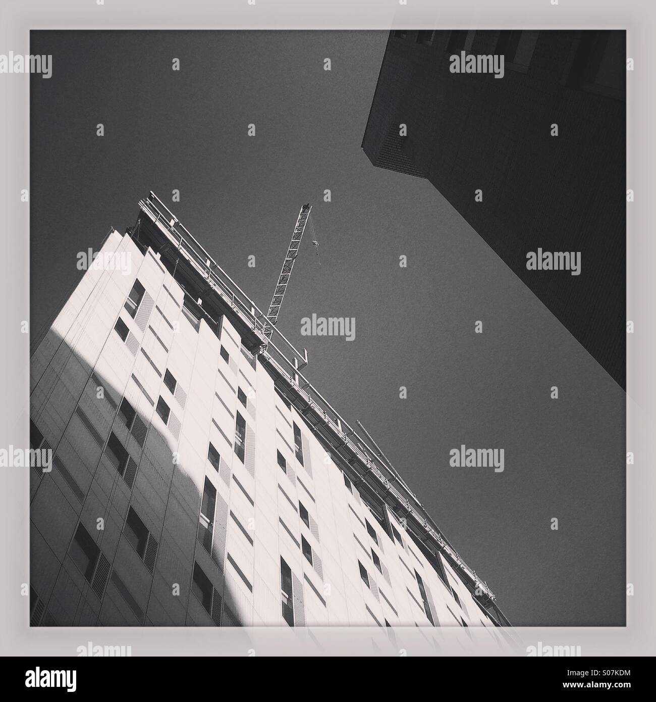 Ein Hochhaus, die kurz vor der Fertigstellung in der Old Street, London - Smartphone-aufgenommenes Stockfoto