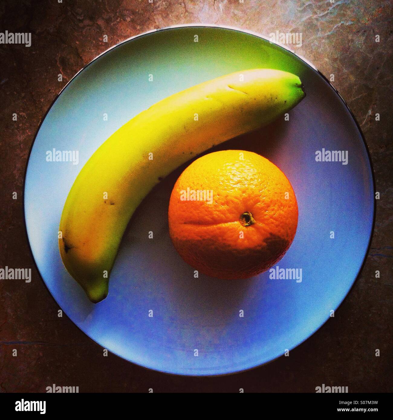 Teller mit Obst-Draufsicht - Smartphone-aufgenommenes Stockfoto