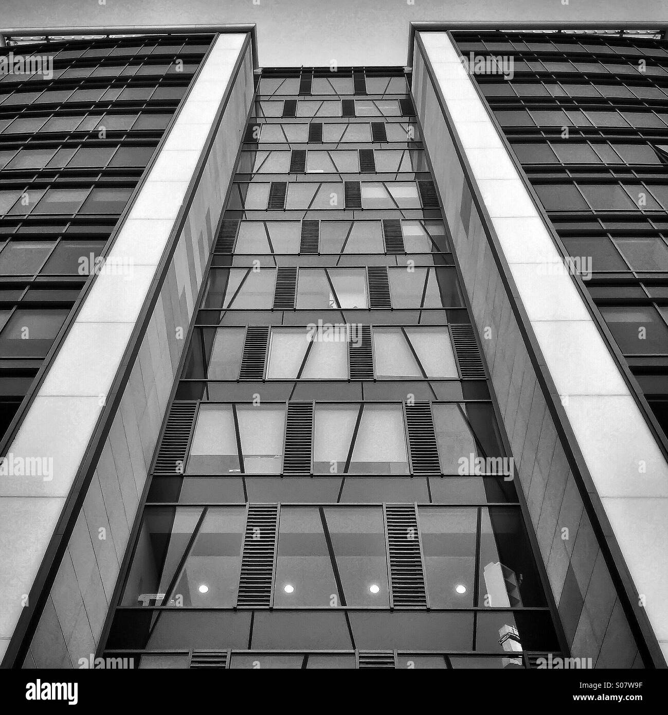 vor dem Gebäude Stockfoto