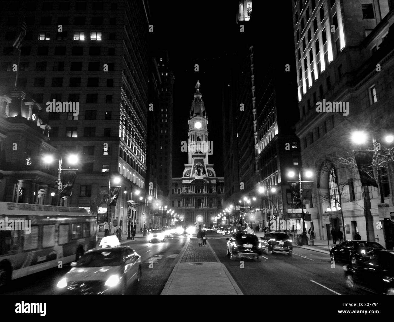 Breite Straße mit Blick auf Rathaus, Philadelphia, Pennsylvania Stockfoto