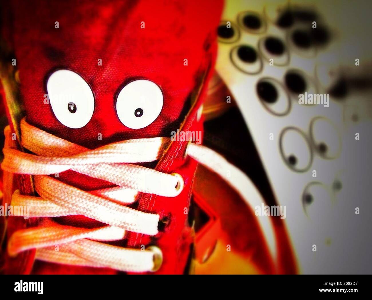 Rote Turnschuhe - Smartphone-aufgenommenes Stockfoto