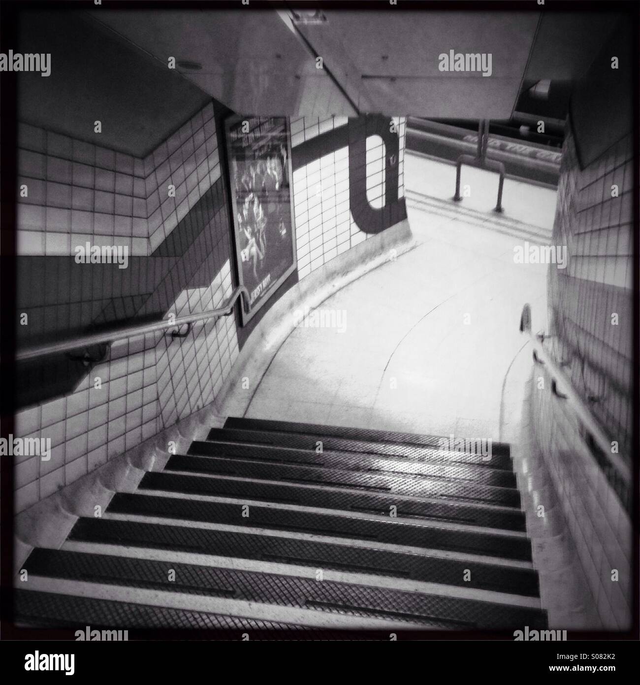 Steilen Rohr Bahnhof Treppe Stockfoto