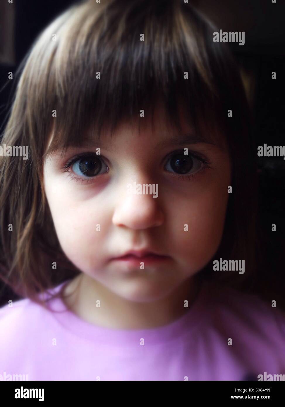 Kaukasische Kleinkind Mädchen Porträt Stockfoto