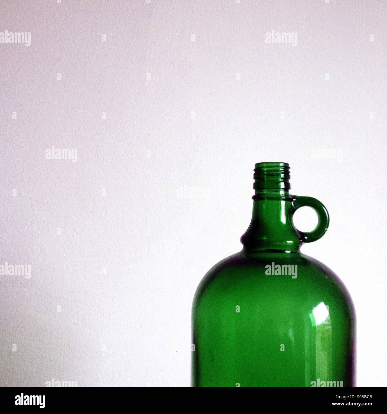 Grüne Flasche Stilleben, 2014. Stockfoto