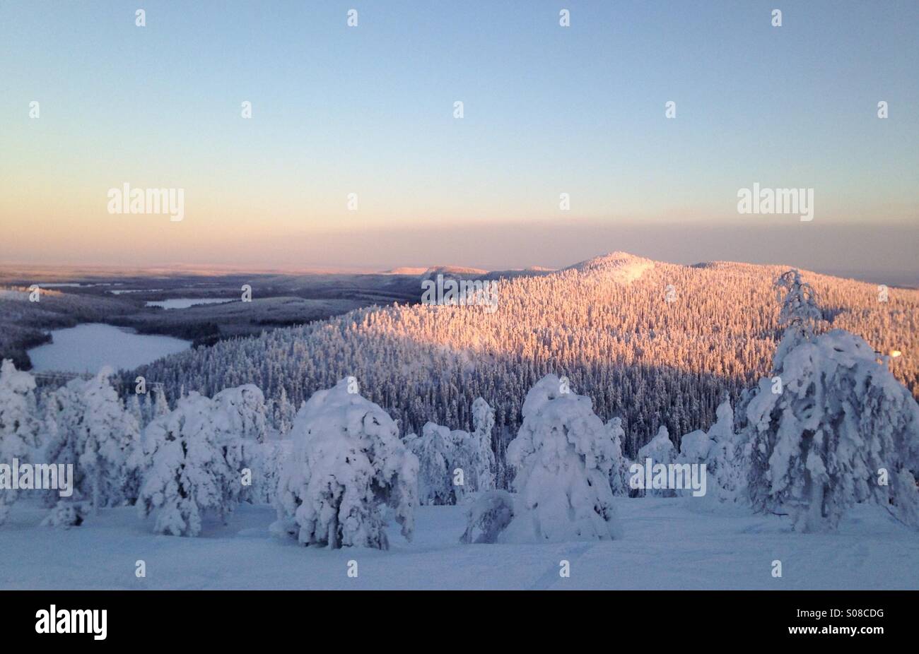 Frühwinter Valtavaara Hills, Kuusamo, Finnland Stockfoto