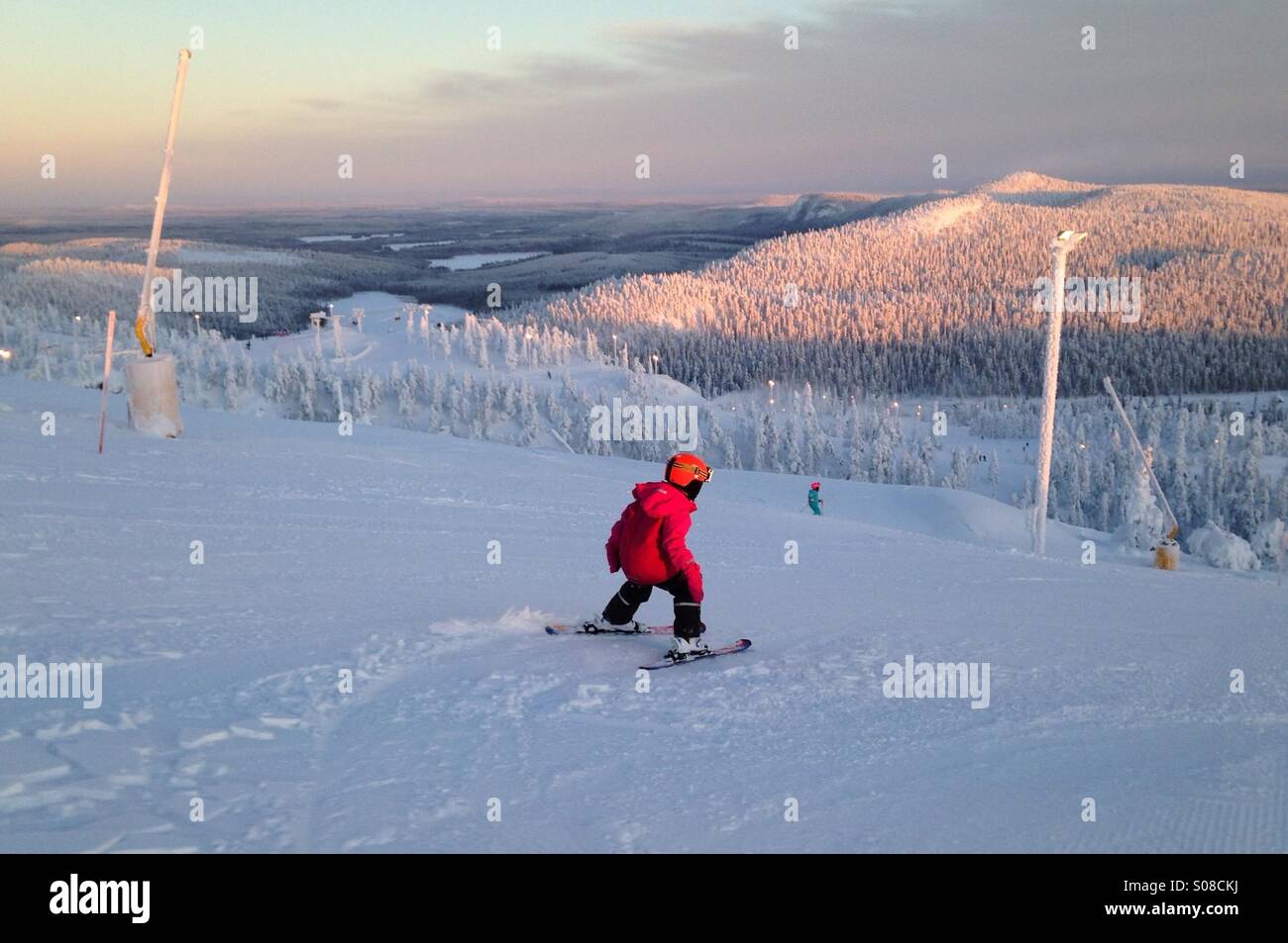 Kind Skifahren, Ruka, Finnland. Herr zur Verfügung Stockfoto