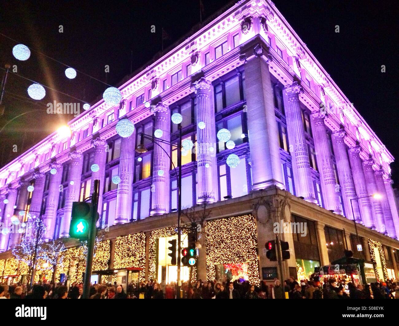 Weihnachtsbeleuchtung bei Selfridges in der Oxford Street, London Stockfoto