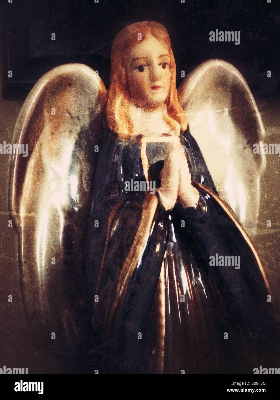 Ein Engel mit Hände gefaltet im Gebet. Stockfoto