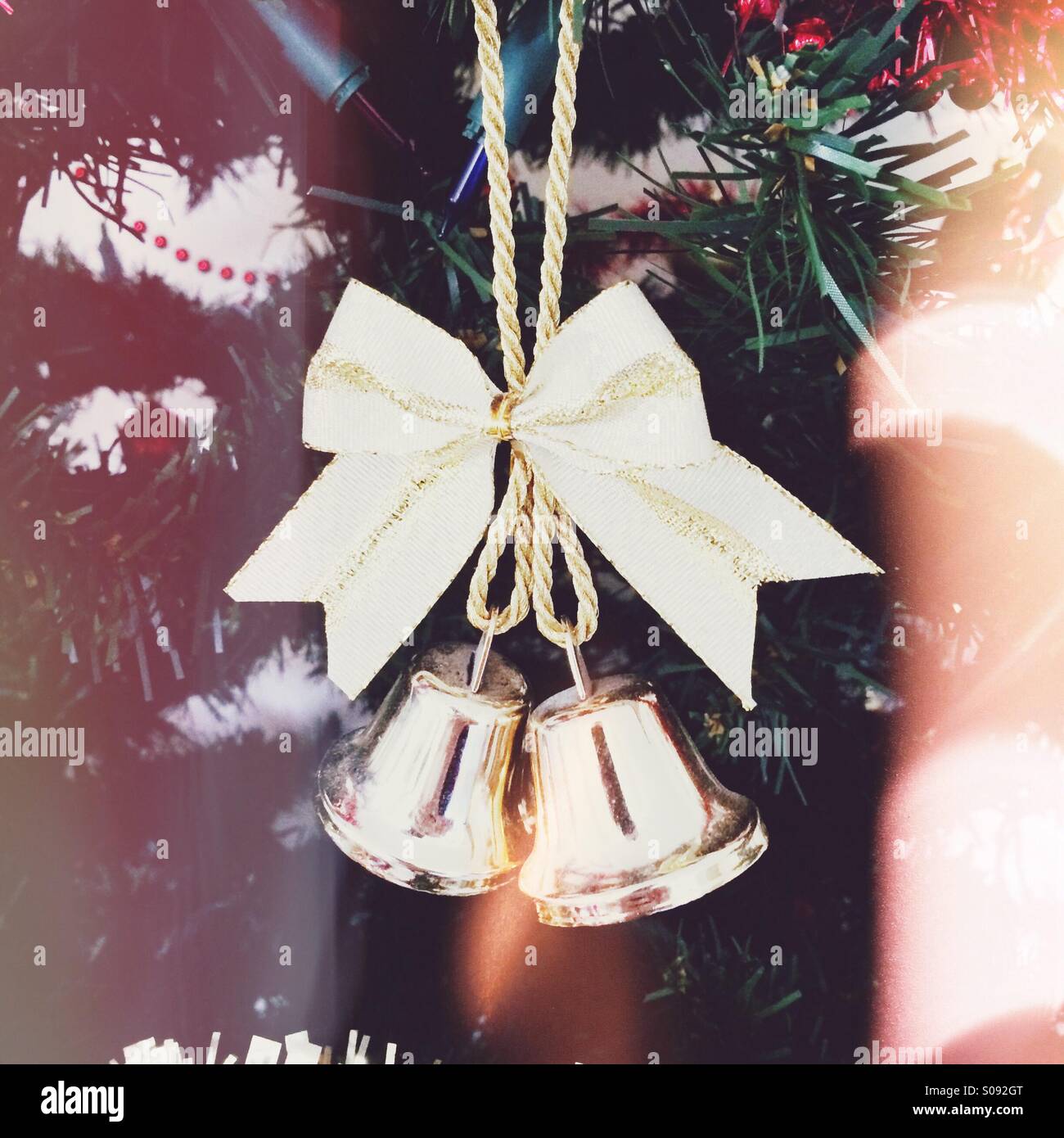Weihnachtsschmuck an ein Xmas-Bäumen. Bell Stockfoto