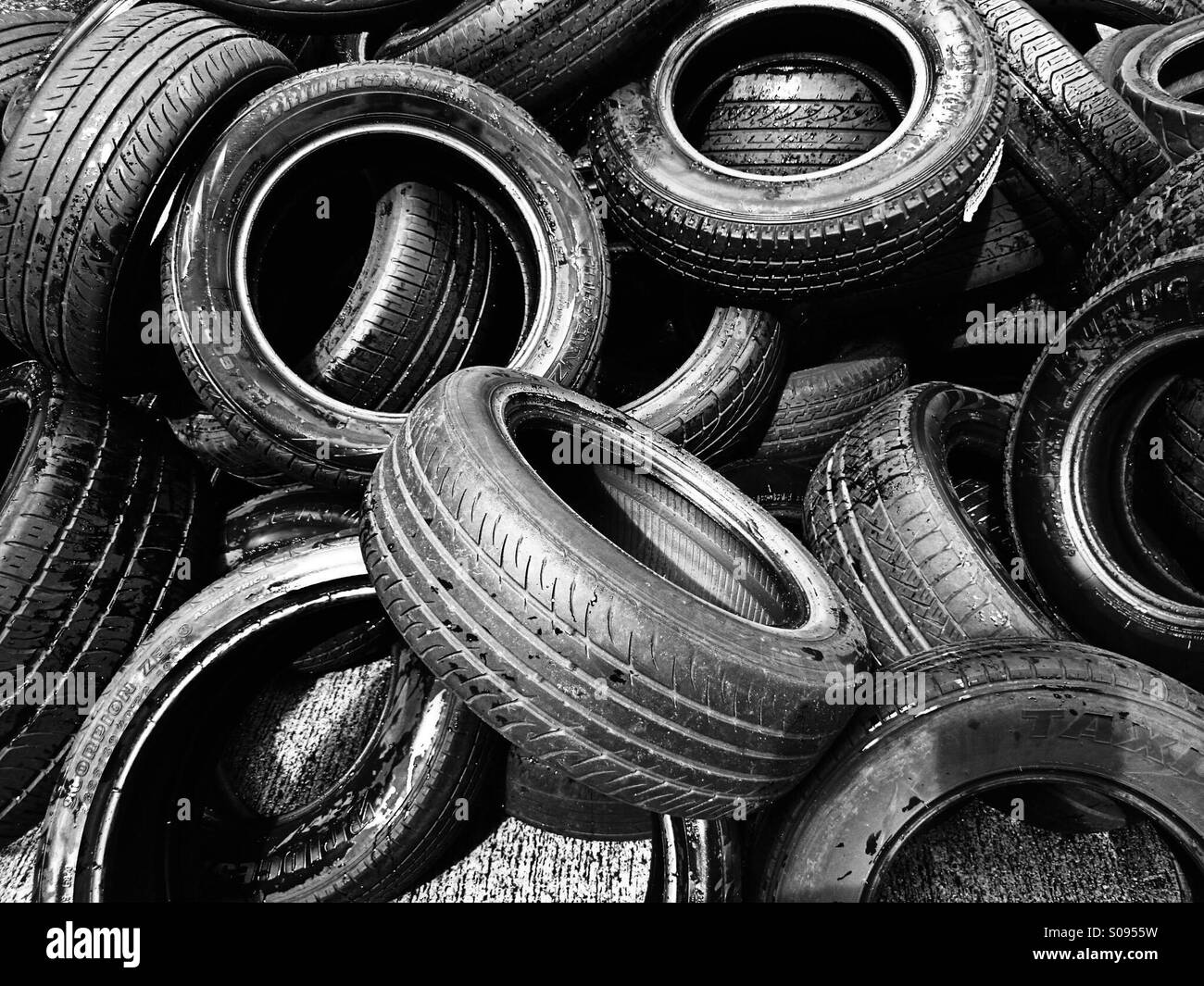 Stapel von Reifen Stockfoto