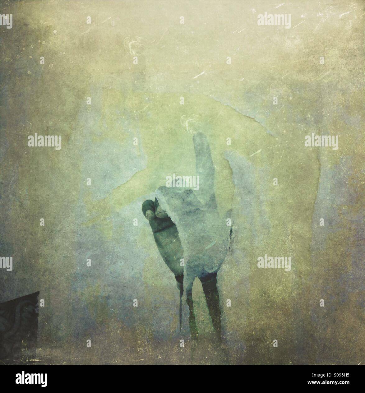 Streetart mit Finger nach oben gerissen. Stockfoto