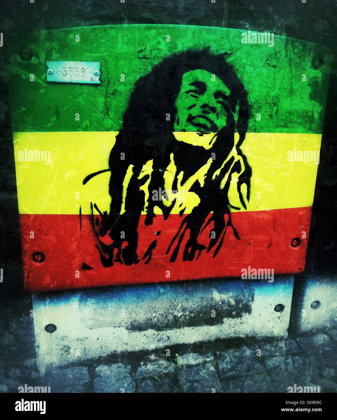 Robert Nesta "Bob" Marley durch ein Streetart-Künstler auf eine Abzweigdose lackiert. Stockfoto
