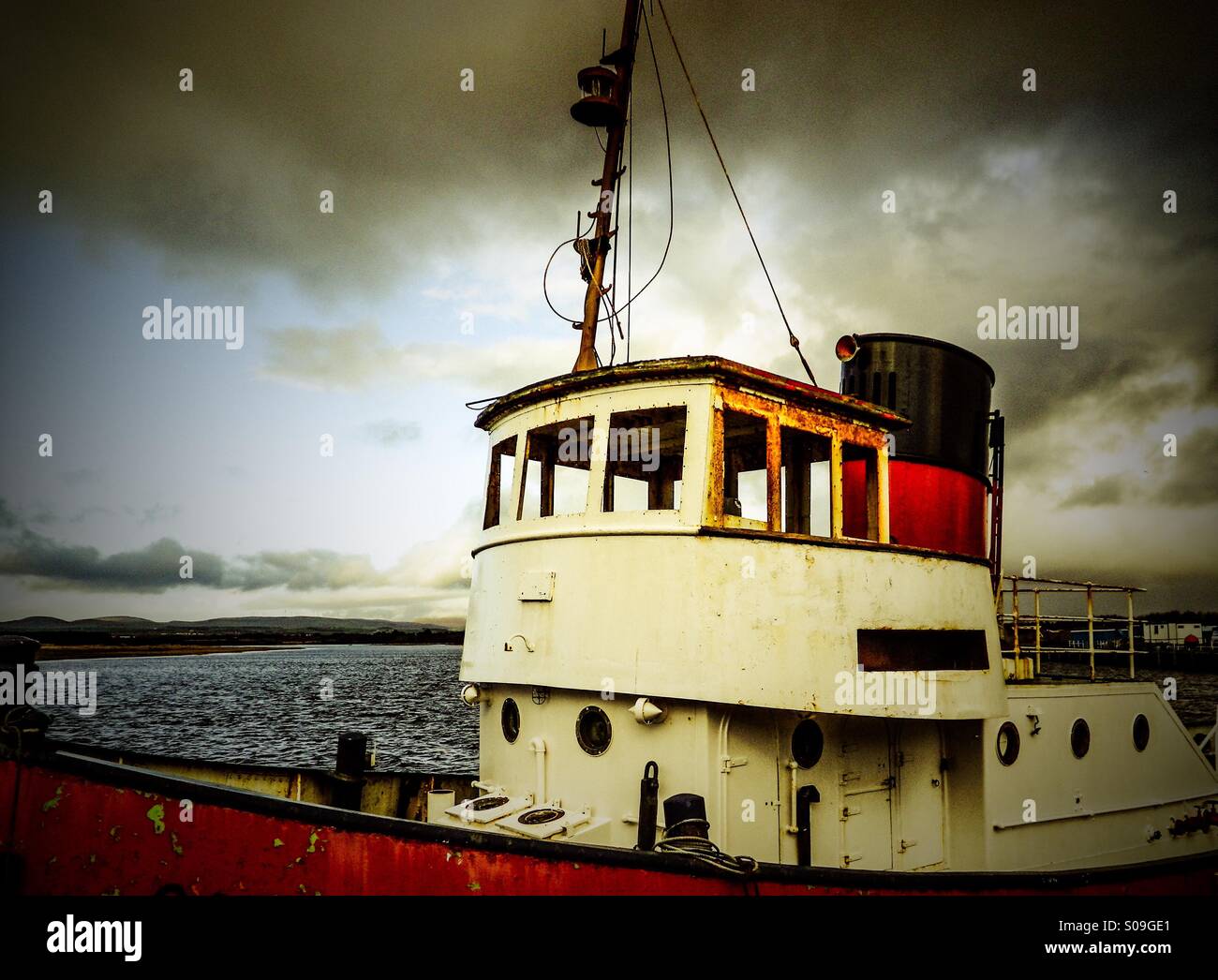 Angelboot/Fischerboot aufgegeben - Smartphone-aufgenommenes Stockfoto