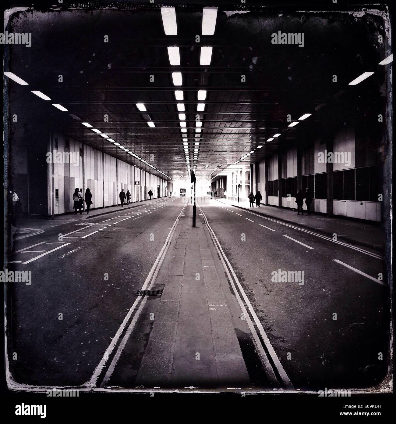 Vintage-Stil-schwarz / weiß Hipstamatic Foto von Beech Street Tunnel im Barbican, London, UK. Stockfoto