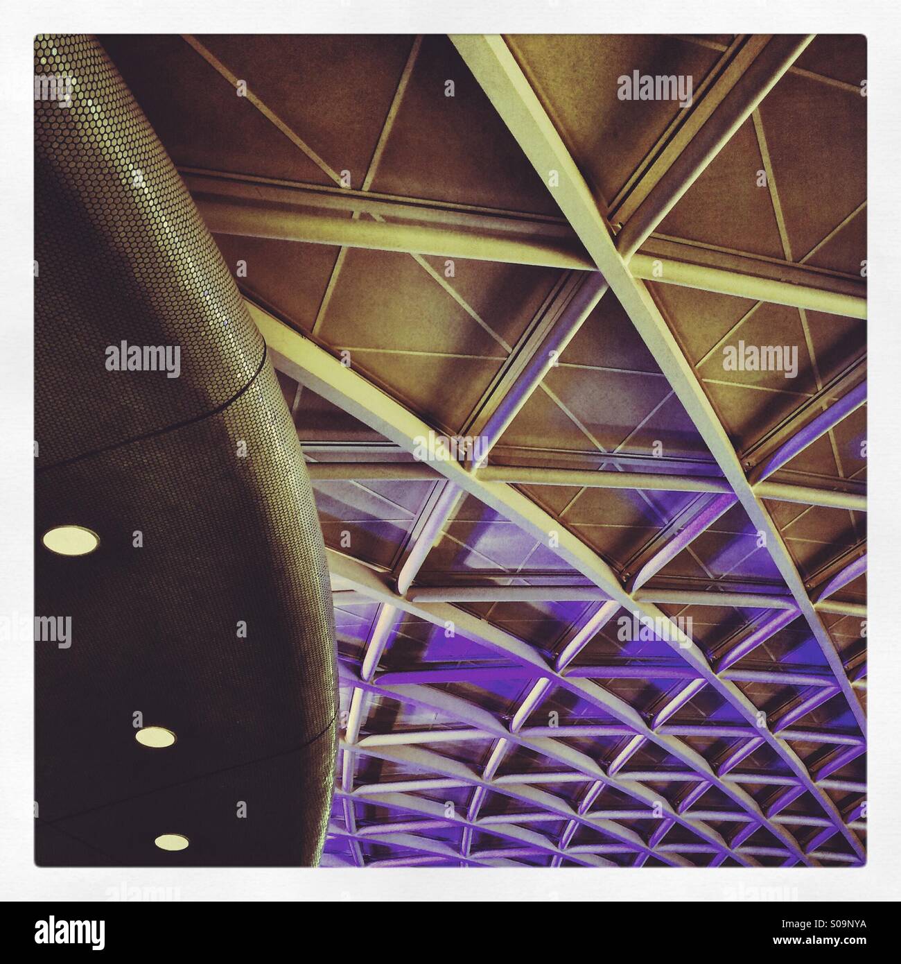 Der Dachhimmel am Bahnhof Kings Cross, London Stockfoto