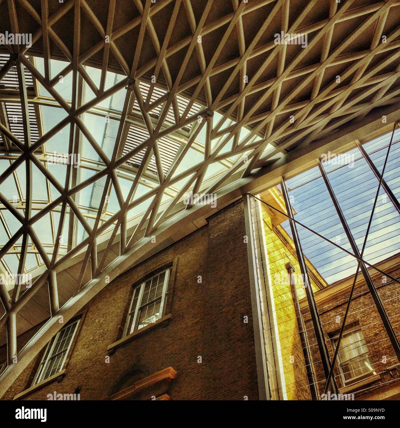 Der Dachhimmel am Bahnhof Kings Cross, London Stockfoto