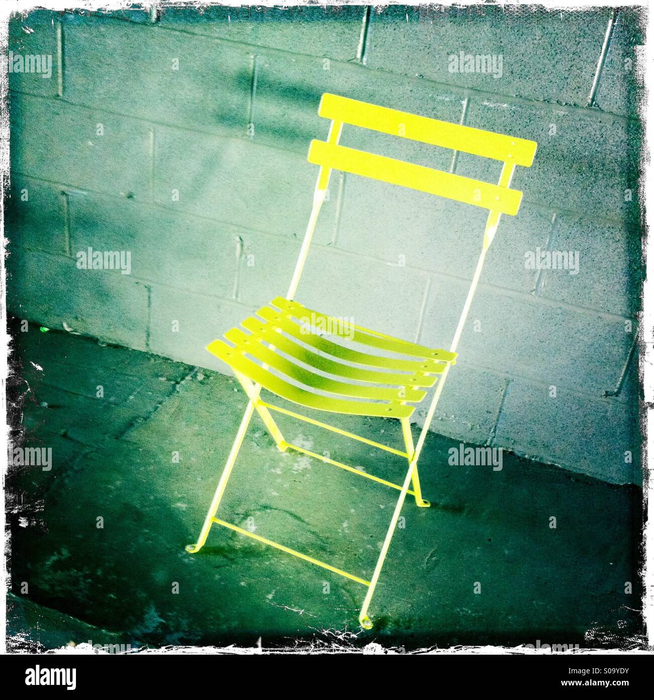 Der gelbe Stuhl Stockfoto