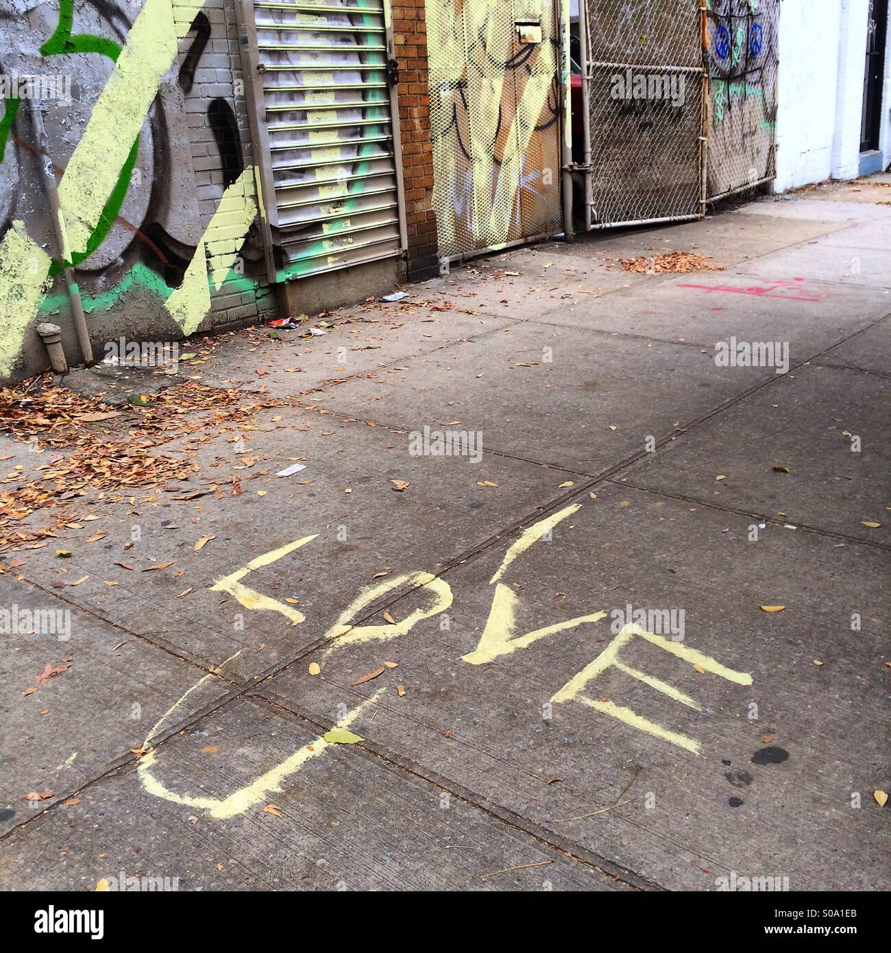 Ich liebe dich, Graffiti auf dem Bürgersteig Stockfoto