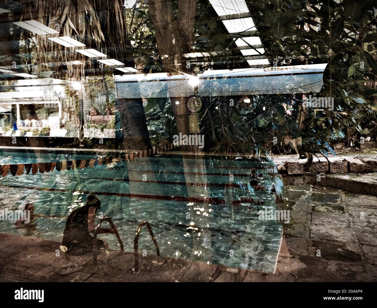 Reflexion eines Schwimmbades in Porto Alegre, Brasilien Stockfoto
