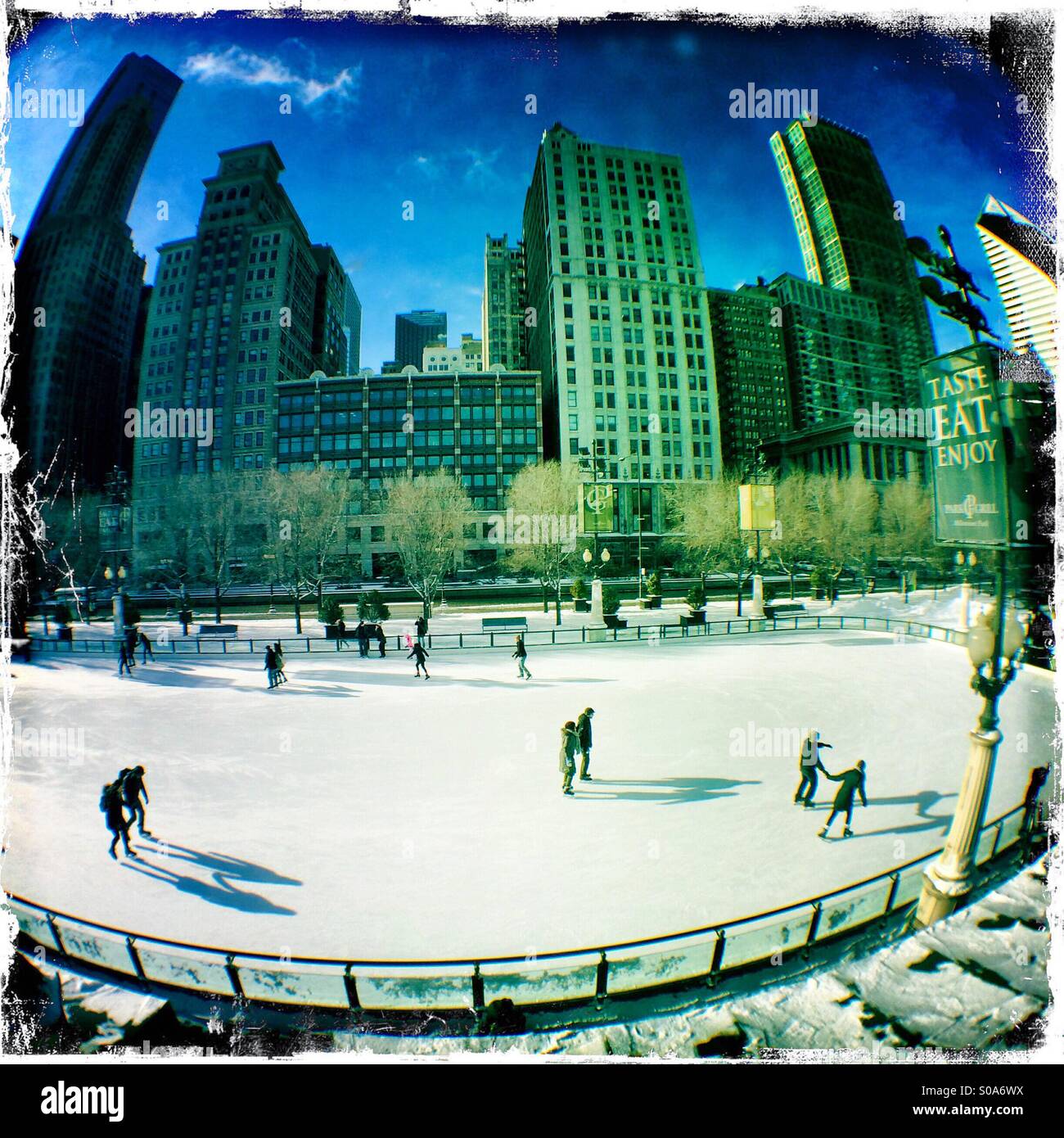 Eisläufer im Millennium Park. Chicago, IL Stockfoto