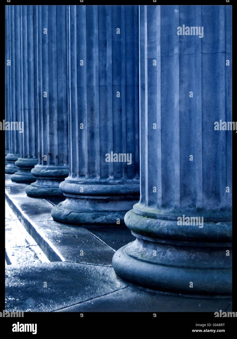 Klassischen Säulen - Smartphone-aufgenommenes Stockfoto