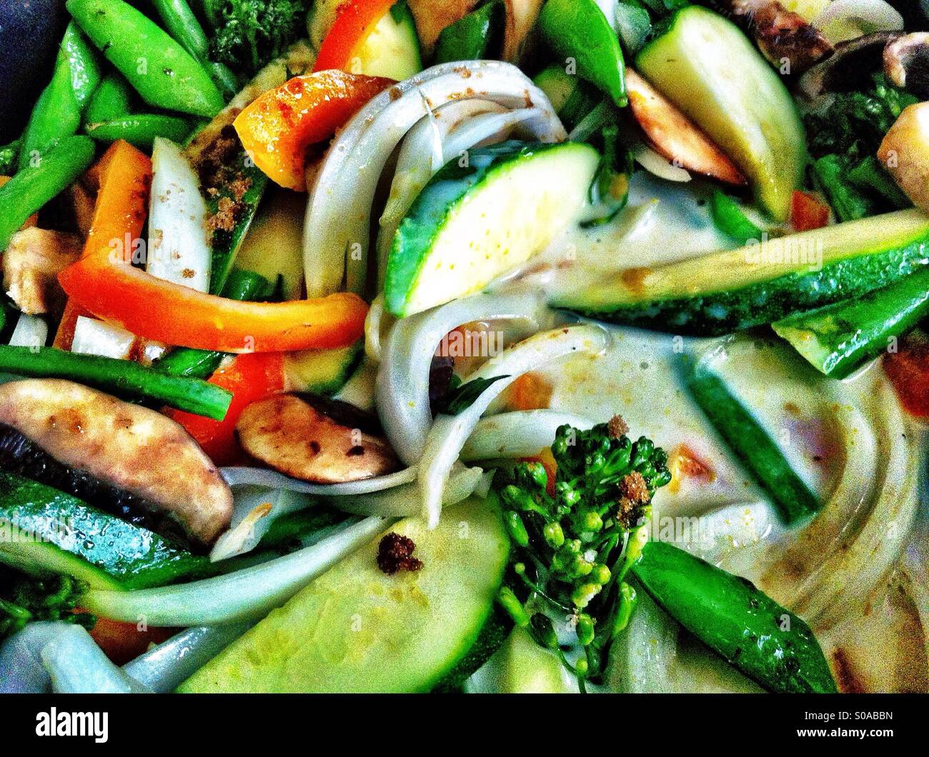 Buntes Gemüse-Curry in Kokosmilch Stockfoto