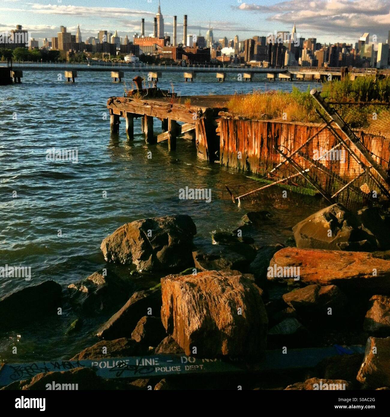 Brooklyn Waterfront und Blick auf New York City. Stockfoto