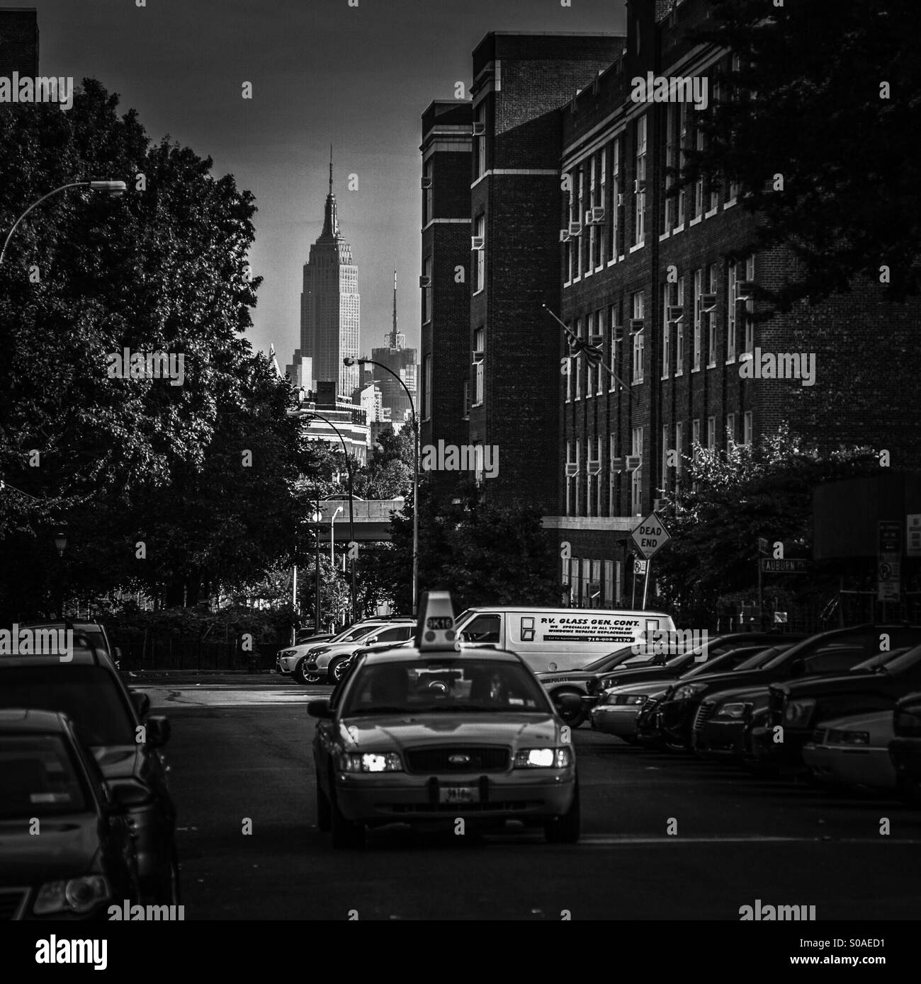 Empire State Building in New York City aus Brooklyn gesehen Stockfoto