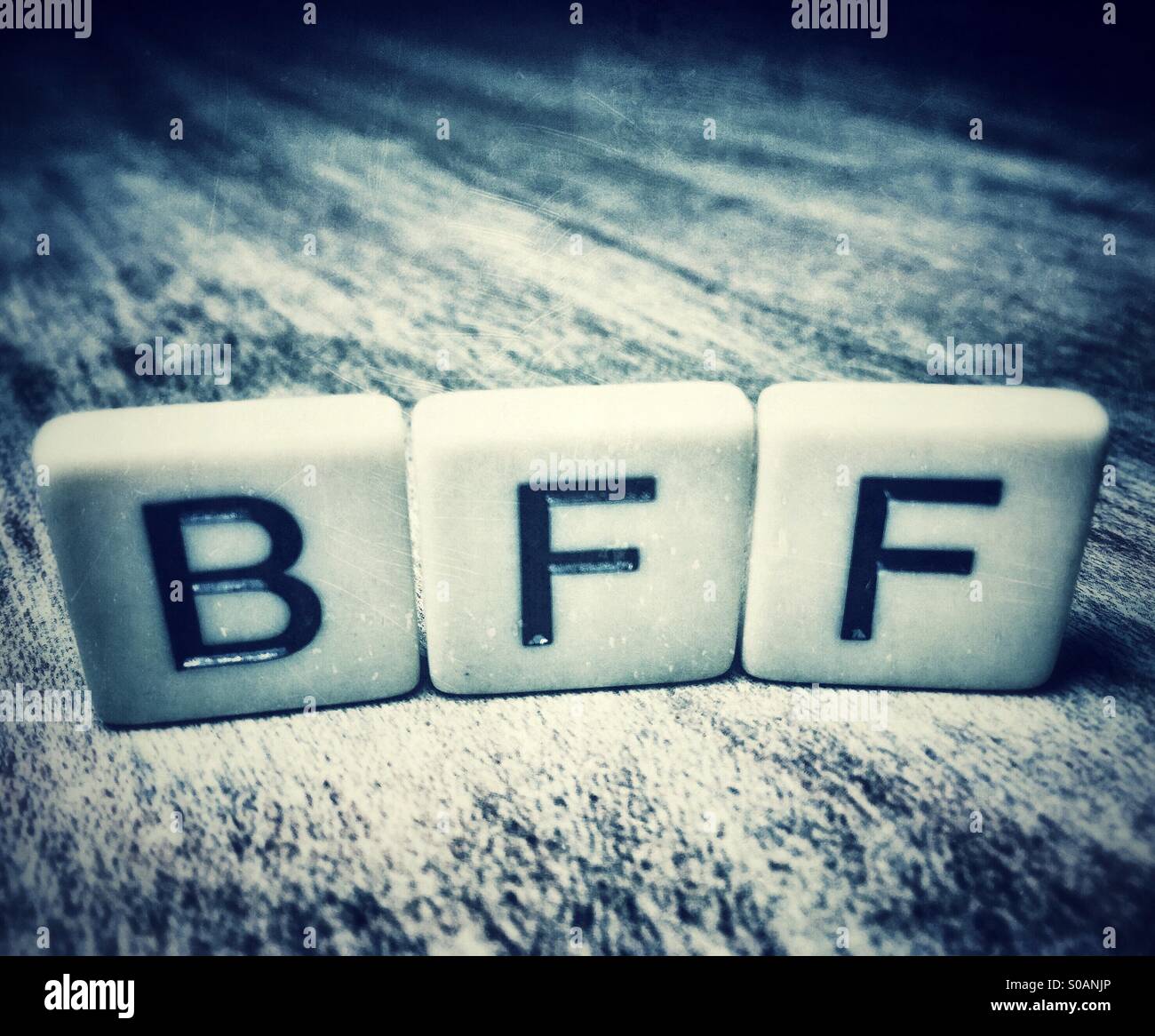 BFF für beste Freunde für immer buchstabiert In Buchstabensteine Stockfoto