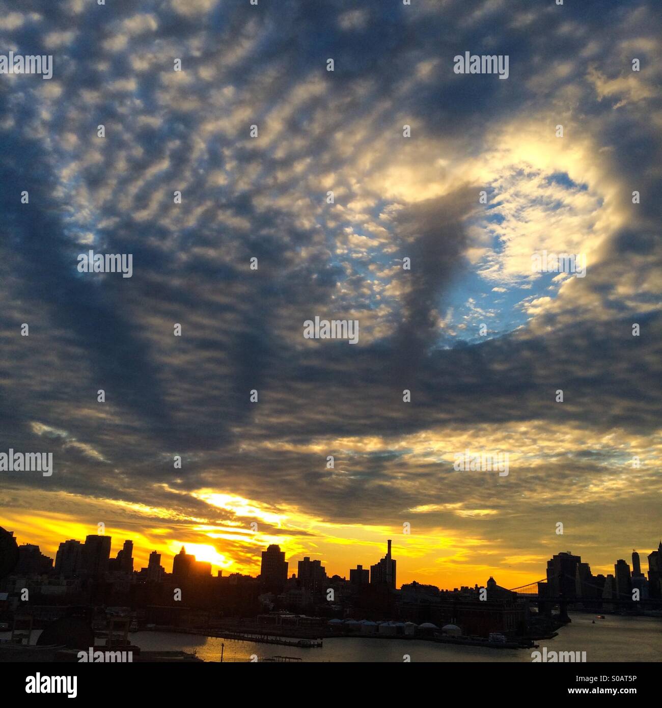 Sonnenuntergang über Manhattan aus Williamsburg, Brooklyn Stockfoto