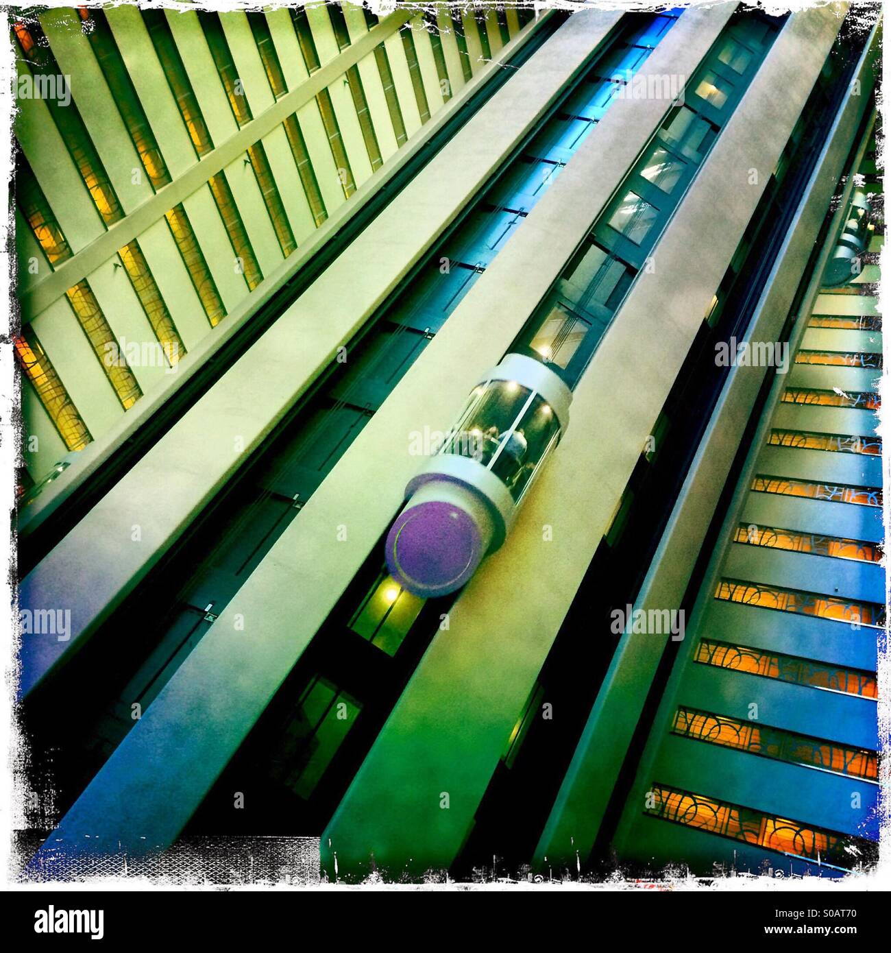 Aufzug im Marriott Marquis am Times Square, New York. Stockfoto