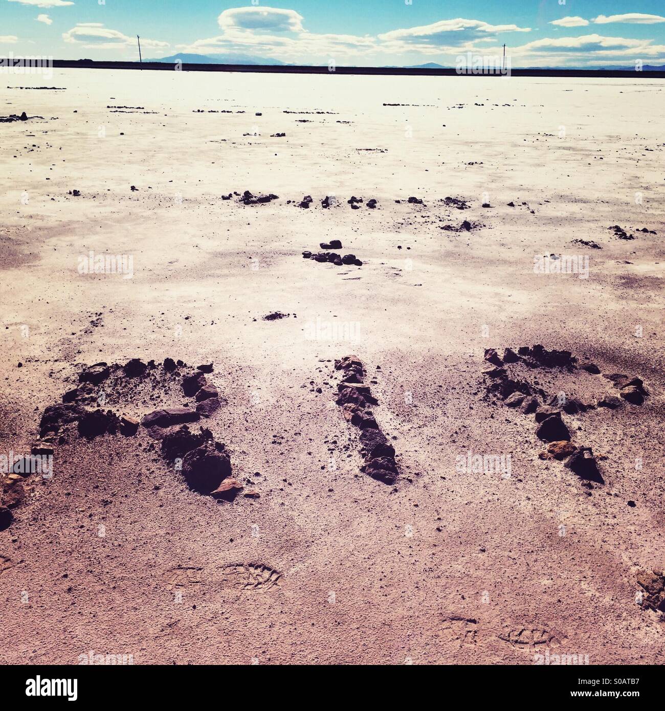 Steinen buchstabieren RIP auf dem Salzsee von Utah. Stockfoto