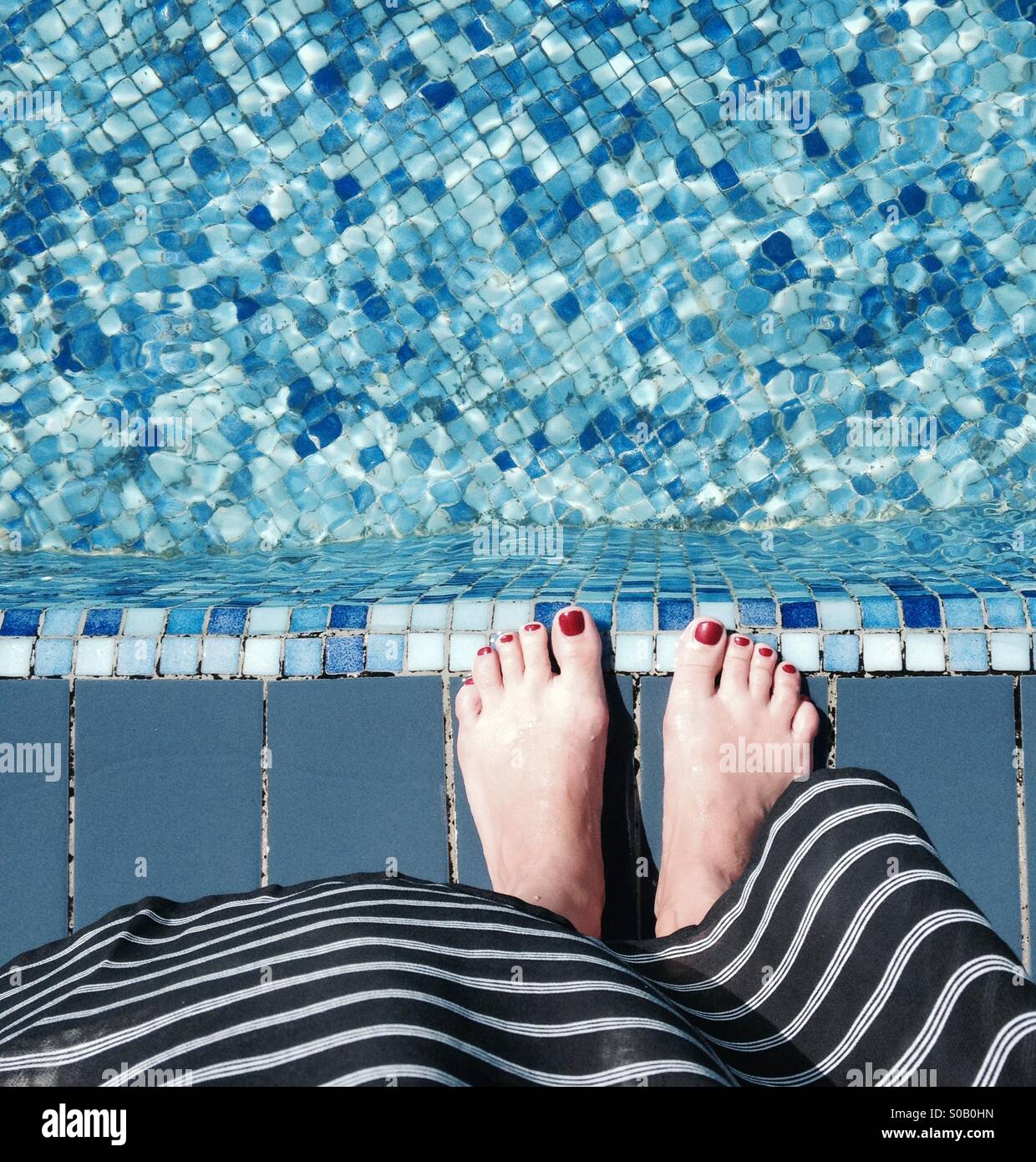 Frau - Smartphone-aufgenommenes Stockfoto